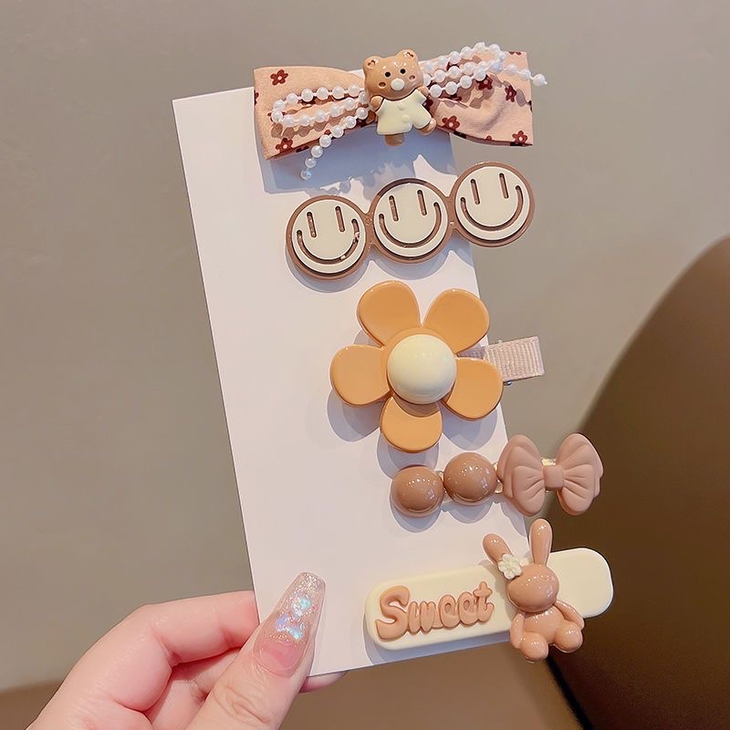 Cute cartoon coffee-colored side bangs with a broken hair clip at the back of a girl's head, a new type of seamless hairpin headwear that has become a hit detail image 9