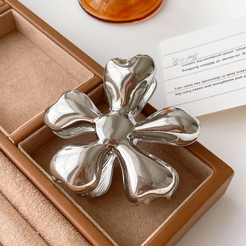 European and American metal flower gripper, light luxury and retro style, shark clip at the back of the head, cold style hair accessory Item Picture