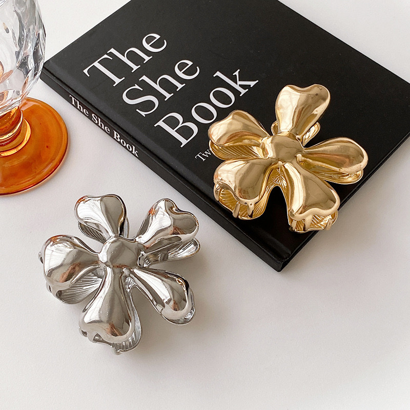 European and American metal flower gripper, light luxury and retro style, shark clip at the back of the head, cold style hair accessory detail image 5