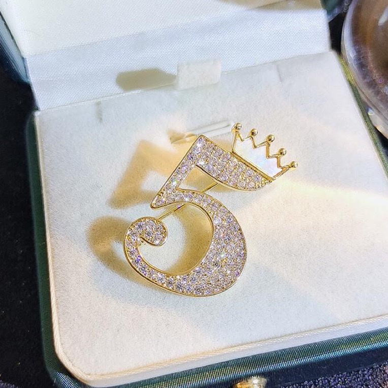 The genuine Pokemon series rose brooch is decorated with blue zircon and features a zircon crown design that showcases a unique charm Specification image