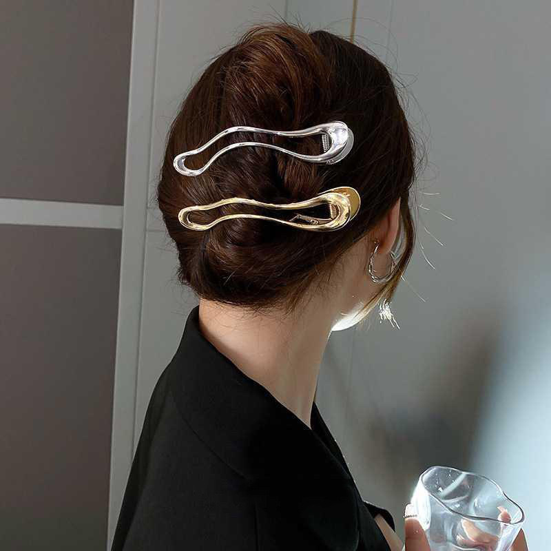 New, unique and fashionable zinc alloy hair clips, Korean-style irregular hair clips, large duckbill clips for updo at the back of the head details Picture