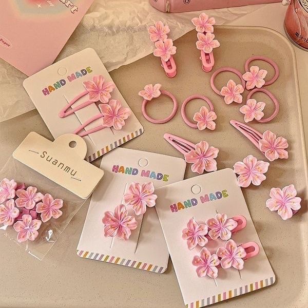 Pink cherry blossom hair clips, a sweet Korean girl's bangs clip headwear, a cute children's peach blossom hair clip edge hair tie Application Scenario