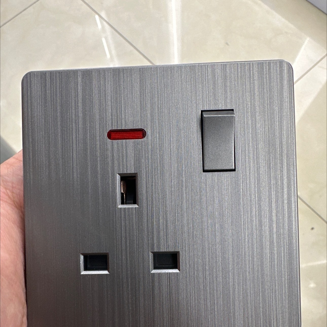 英式13a插座，黑色拉丝面插墙插墙壁插座1详情3