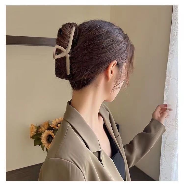 Simple shark hairpin at the back of the head, new hair accessory, elegant headwear, high appearance level, best-selling grabber detail image 5