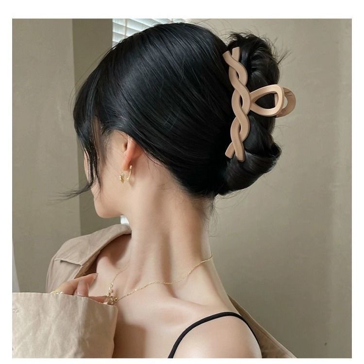 Simple shark hairpin at the back of the head, new hair accessory, elegant headwear, high appearance level, best-selling grabber detail image 4