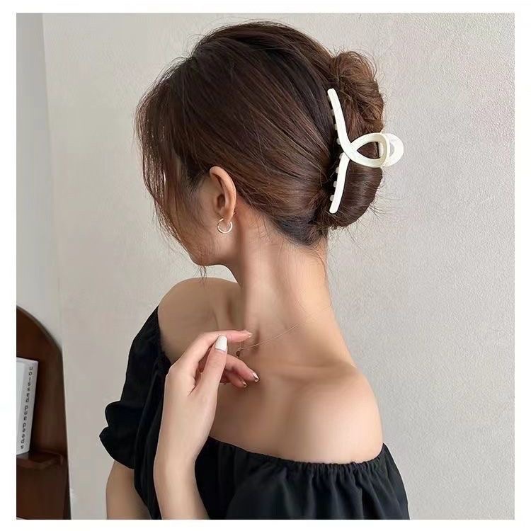 Simple shark hairpin at the back of the head, new hair accessory, elegant headwear, high appearance level, best-selling grabber detail image 2