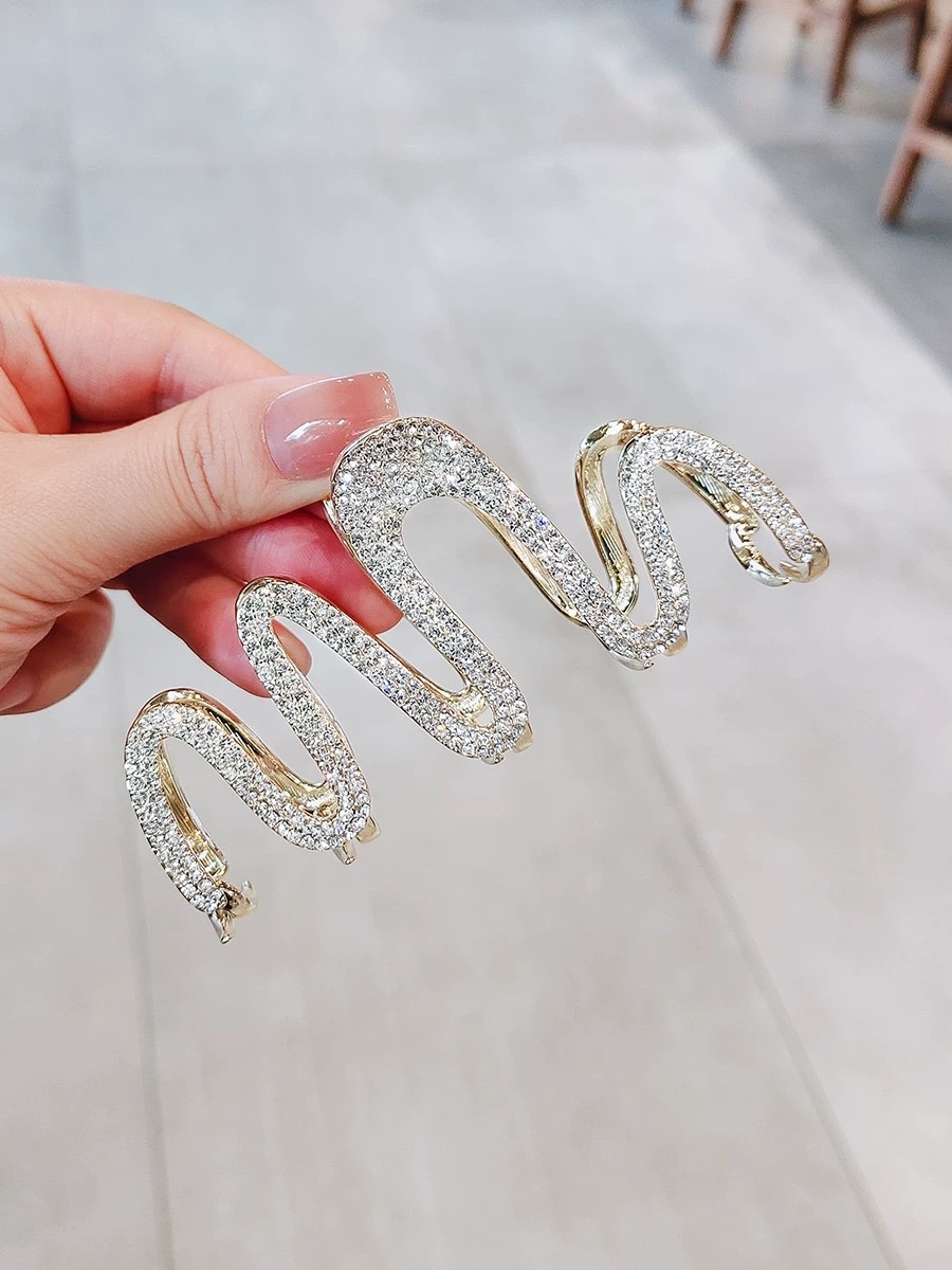 LYNNROMAN Japanese and Korean water diamond high-end large scratch-clip for women with a large amount of hair at the back of the head, shark clip, updo hair clip, and women's headwear detail image 4