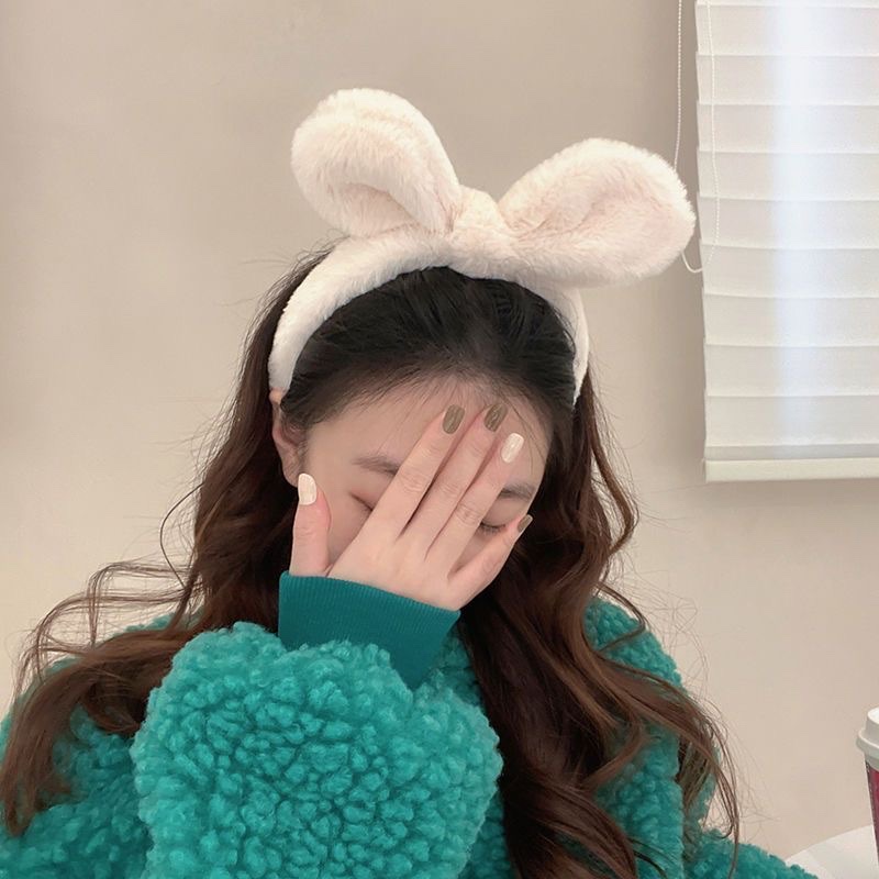 Plush rabbit ear hair band, women's face wash headband, popular hair clip headwear, hair band, cute and playful hair accessory Application Scenario
