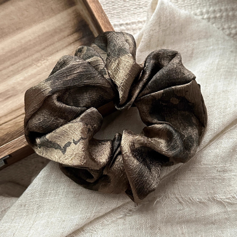 The bun hairstyle, ponytail hair tie, large intestine hair tie, texture, French retro and high-end feel, wide intestine hair tie, hair tie, women's autumn and winter charm detail image 6