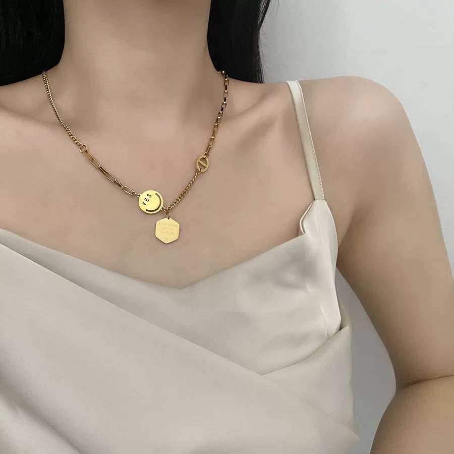 笑脸字母项链女轻奢钛钢不掉色吊牌小众设计锁骨链ins冷淡风百搭细节图