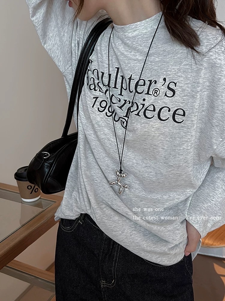 Star-style balloon dog pendant necklace, a new high-end necklace accessory for girls, couple sweater chain jewelry necklace detail image 3