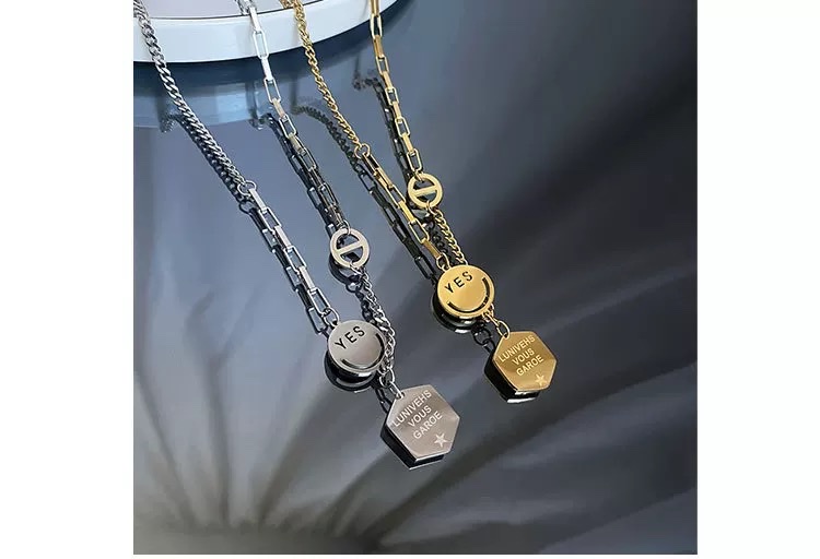 笑脸字母项链女轻奢钛钢不掉色吊牌小众设计锁骨链ins冷淡风百搭