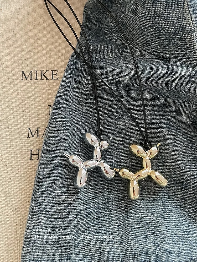 Star-style balloon dog pendant necklace, a new high-end necklace accessory for girls, couple sweater chain jewelry necklace