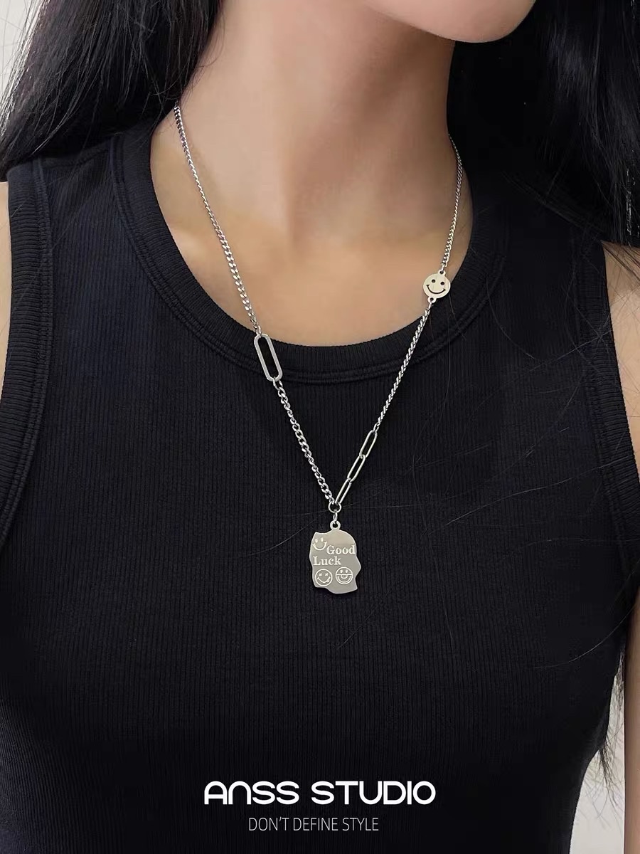 Titanium steel necklace, exquisite steel jewelry, pure steel inlaid titanium steel pendant, fashionable and elegant ladies' jewelry necklace