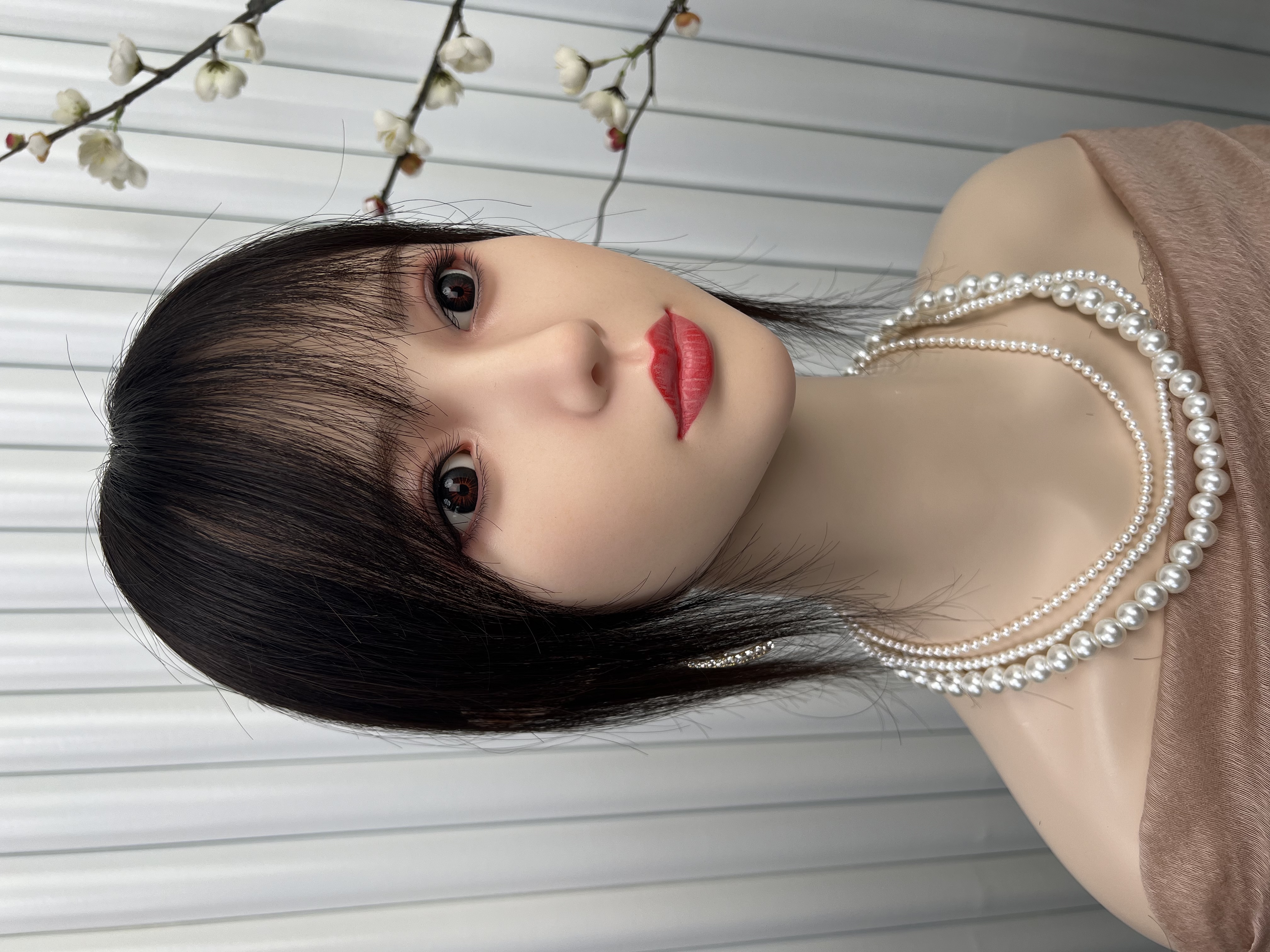 The wig pieces are natural, light and easy to wear with real hair details Picture