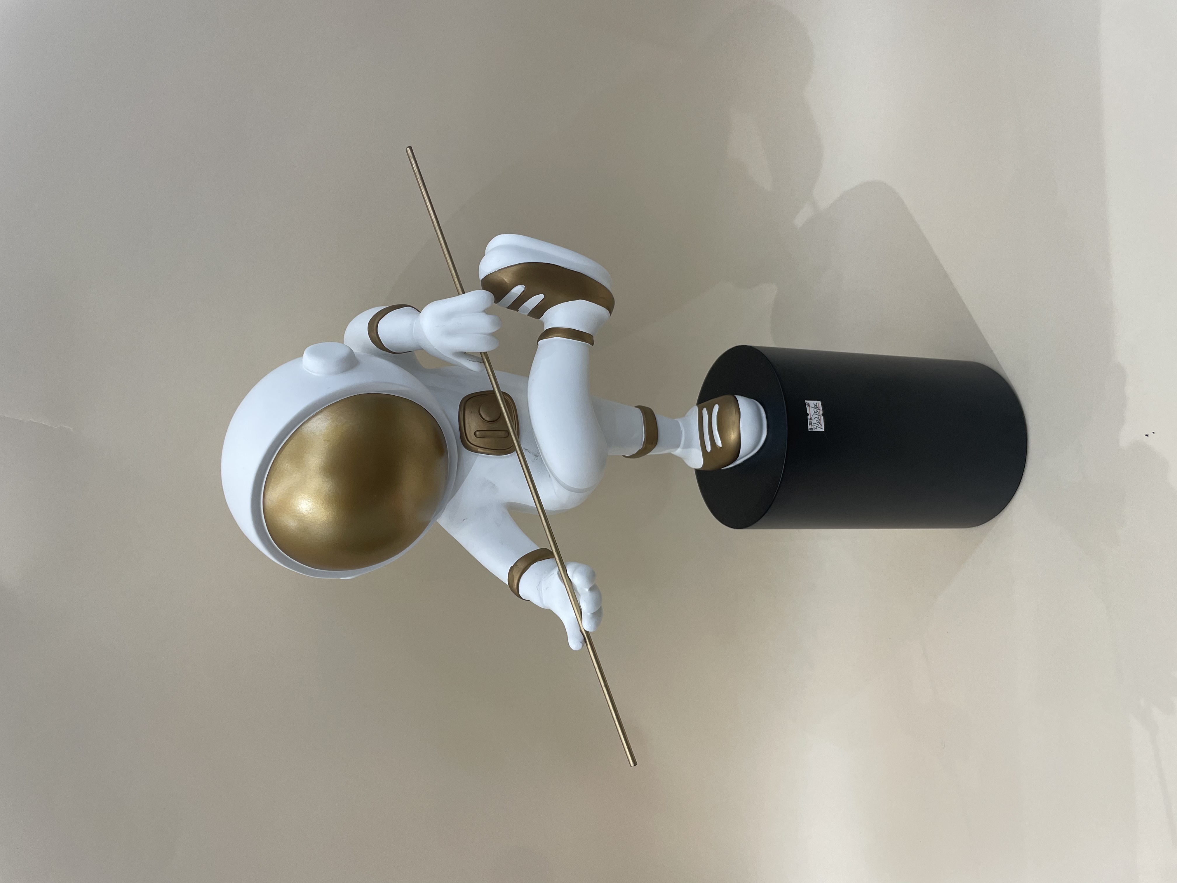 Resin, modern, simple and creative, astronaut, skateboarder, abstract sculpture, cartoon model room, home, children's room, soft decoration and display items details Picture