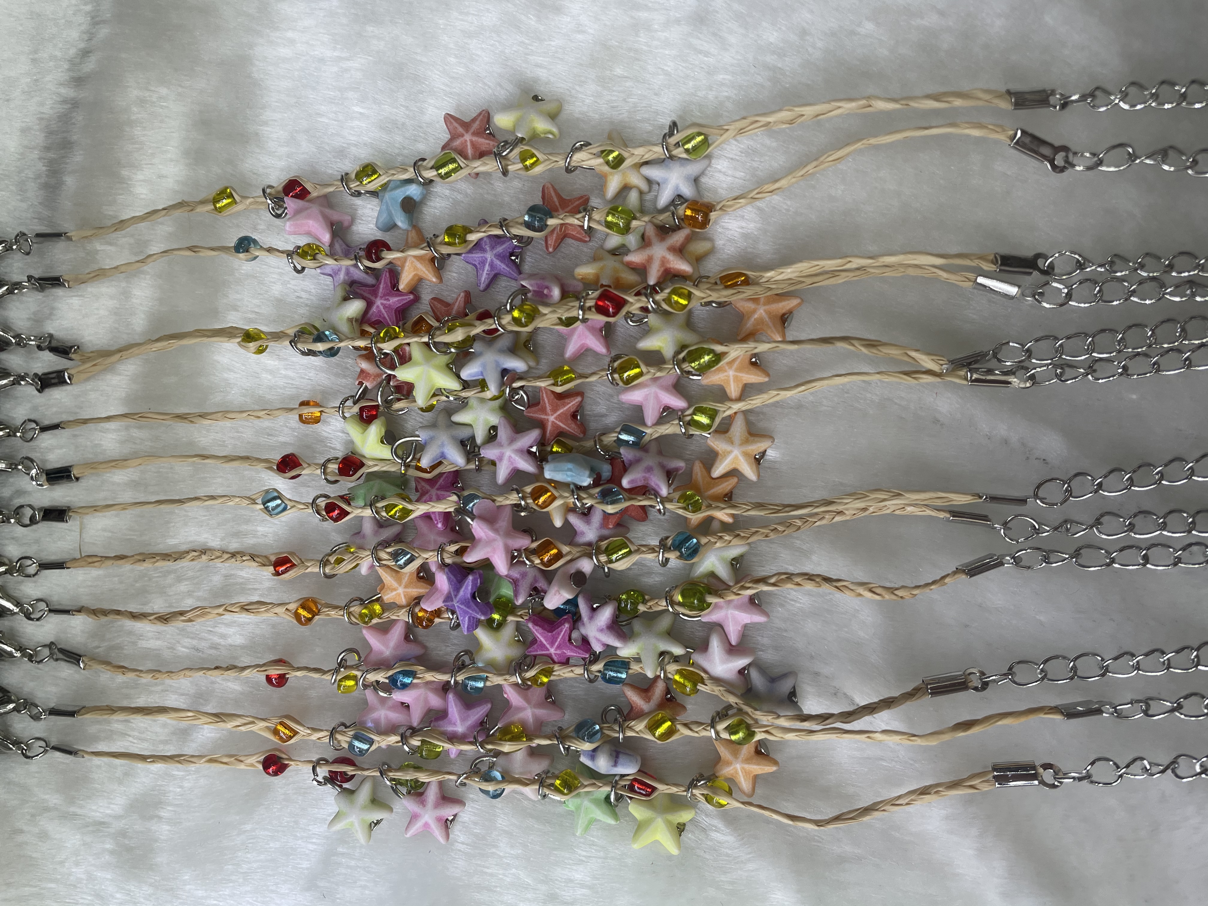 A 16-centimeter bracelet made of four-color resin with five-pointed stars and seven-color rice beads woven from clover Specification image
