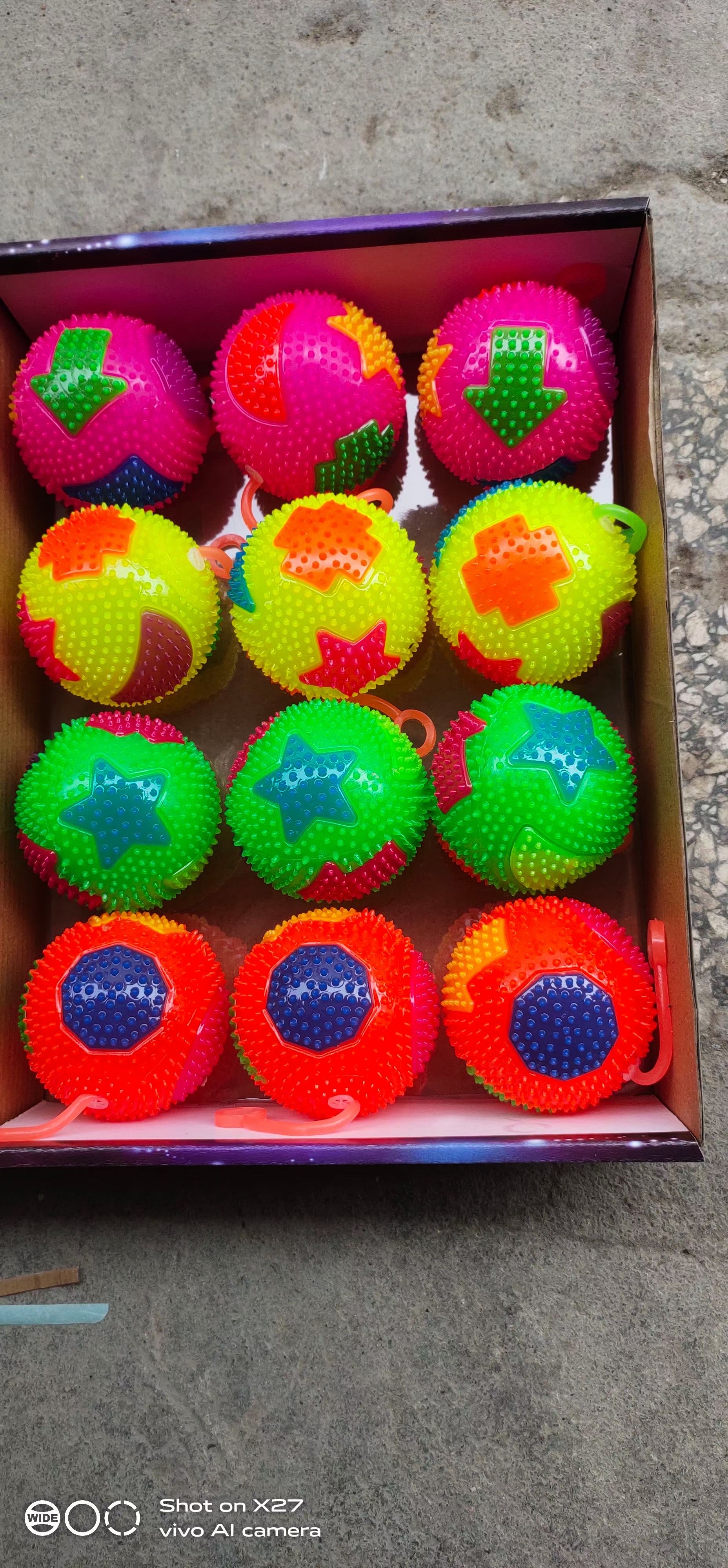 75星月球、75图型球、75笑脸球：75港花球产品图