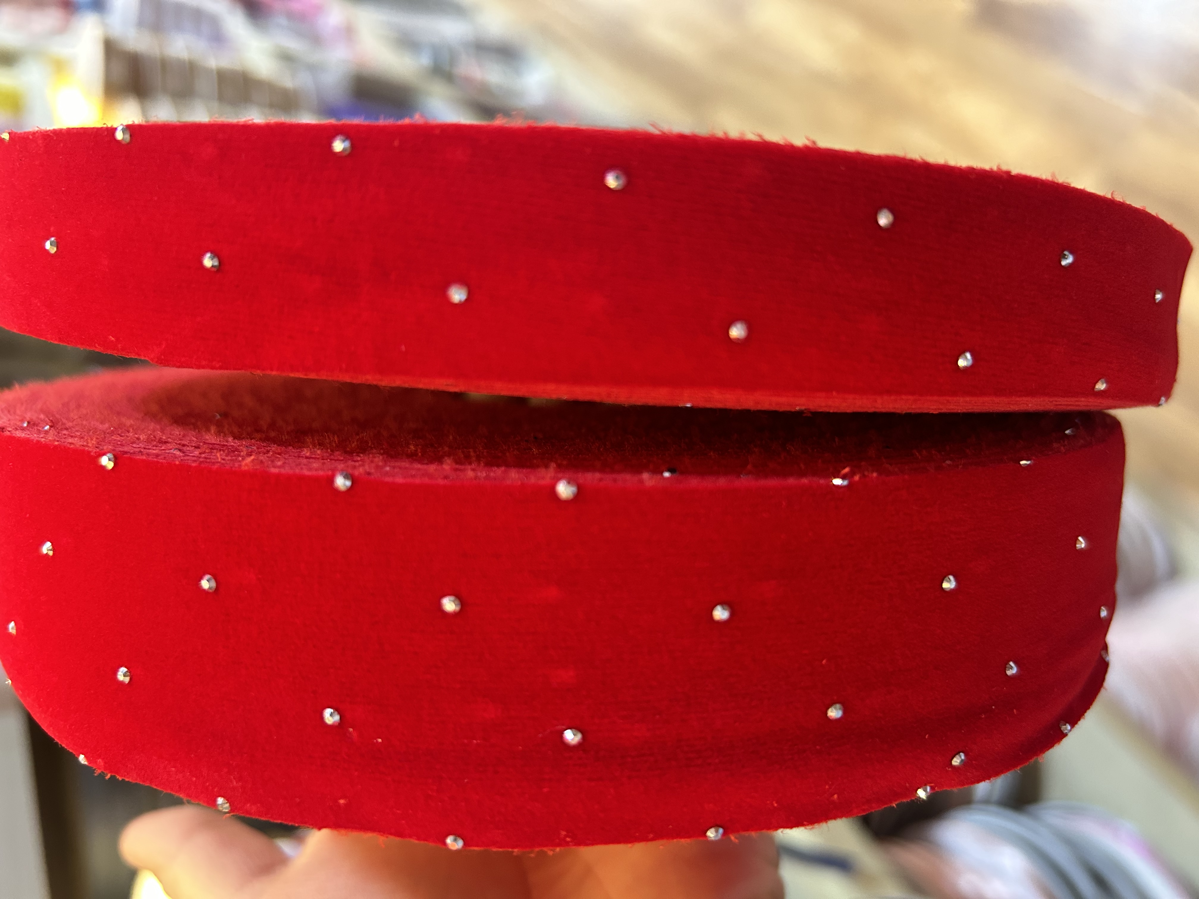 适用于各种蝴蝶结的加工，可用于衣服的加工