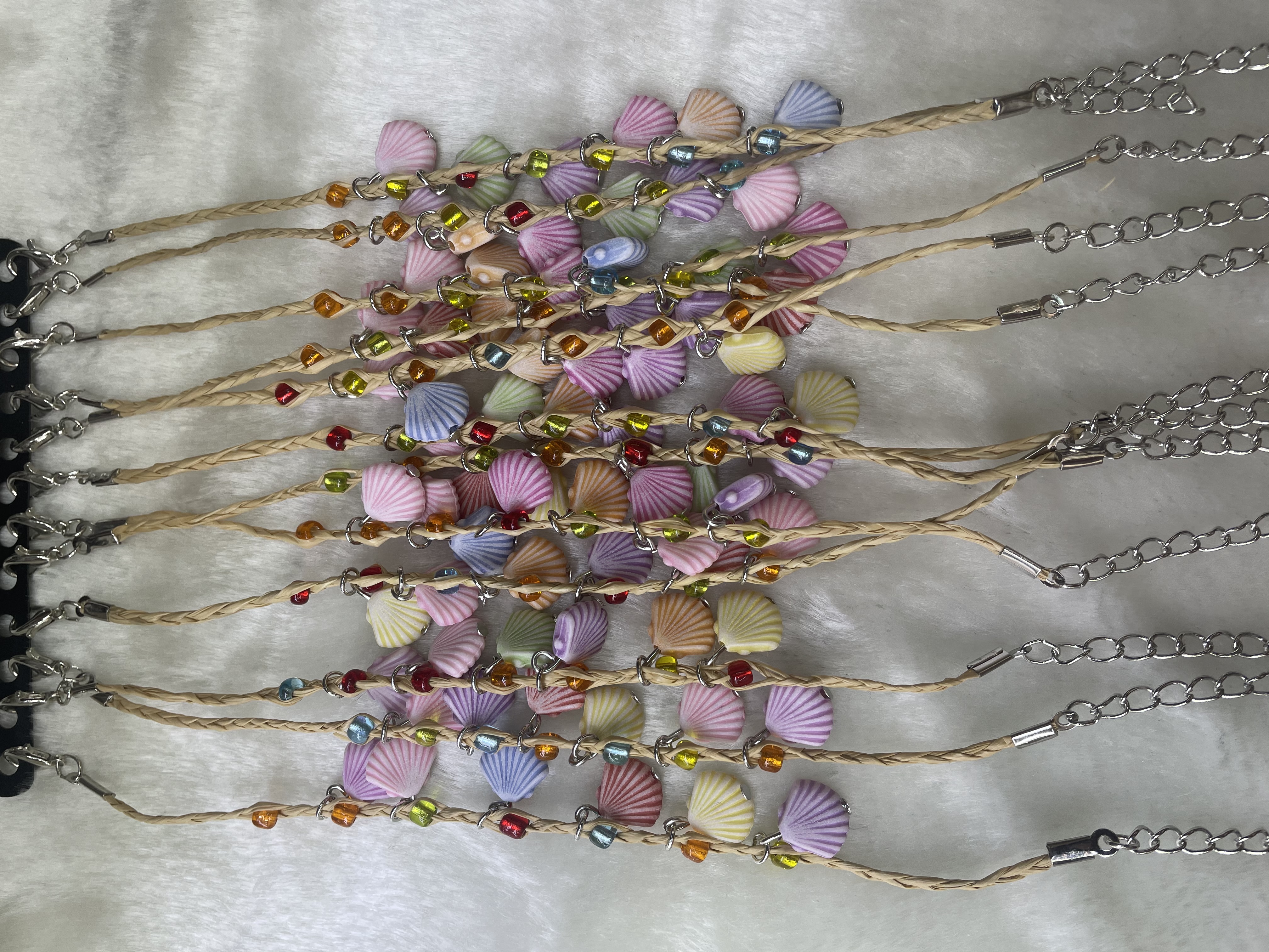 A four-color fan-shaped resin shell bracelet made of lucky clover and seven-color rice beads details Picture