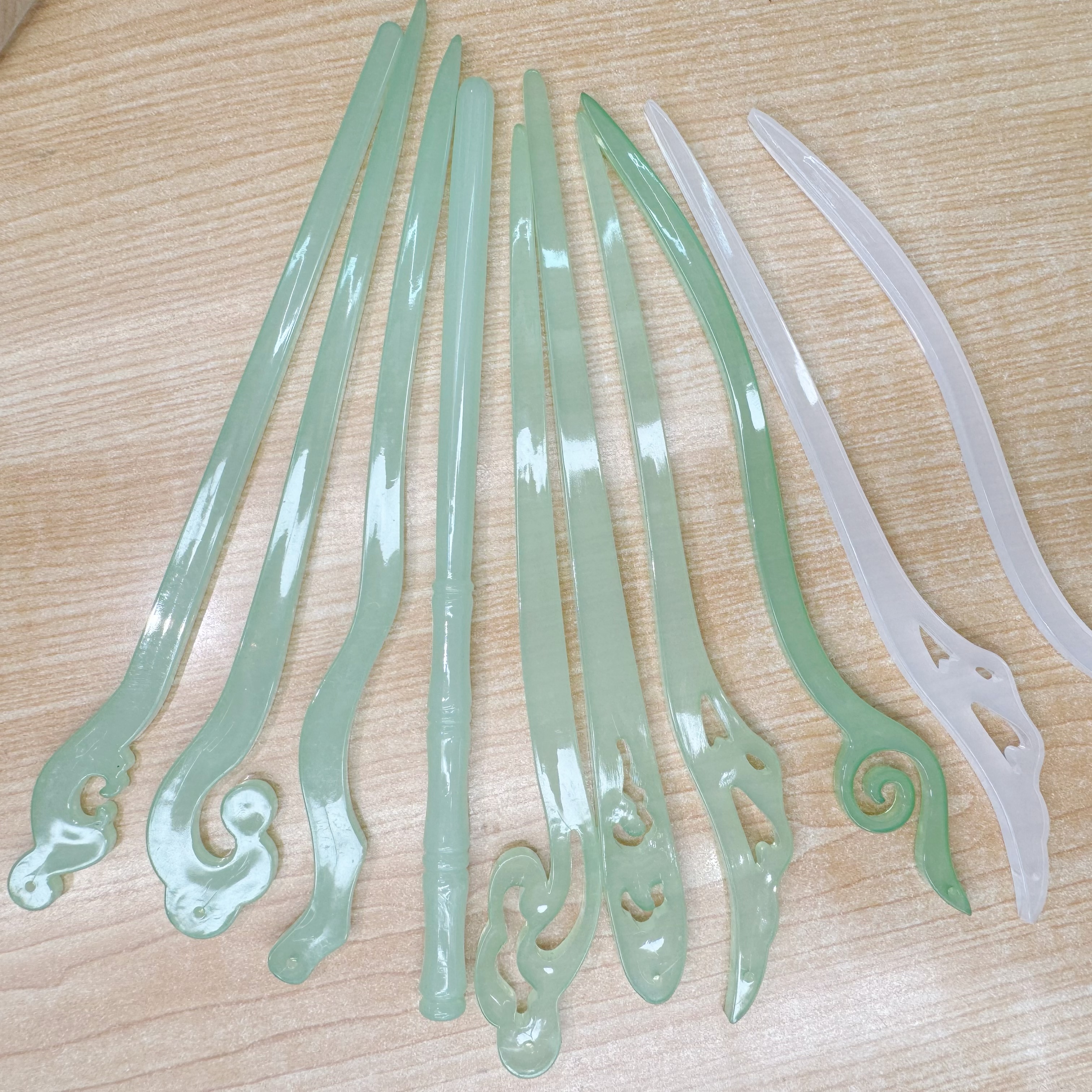 Unique design of sand-gold soft clay resin jewelry accessories, alloy accessories, handcrafted DIY material packaging, random shipment of jewelry accessories details Picture