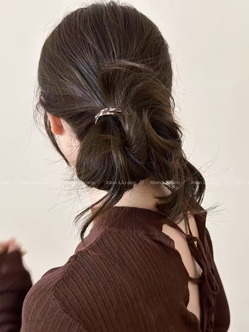 Emilia's Korean version leopard-print large intestine hair band for women, retro charm, versatile, bun hair tie, ponytail hair band headwear for women Item Picture