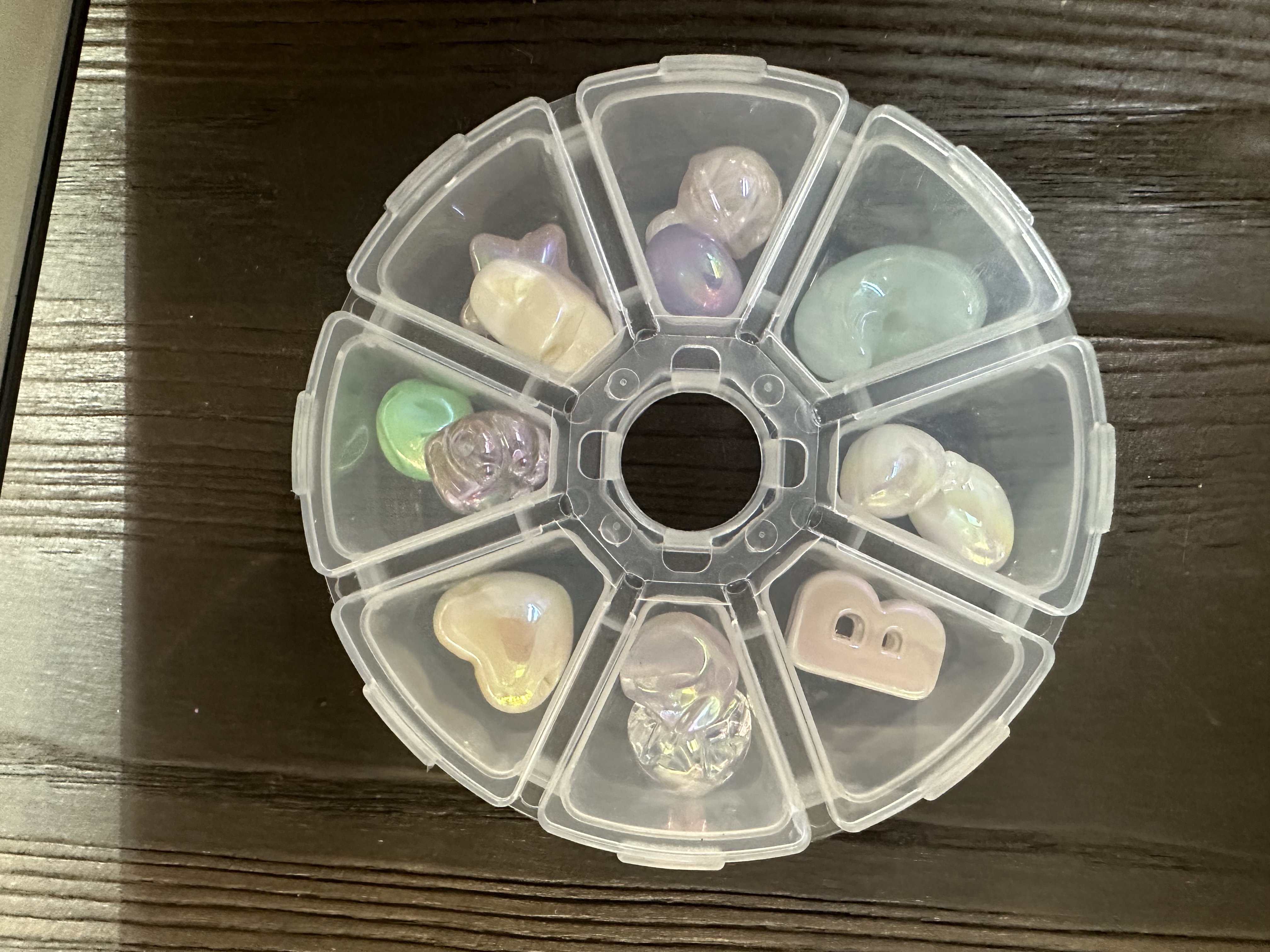 塑料圆盒8格固定串珠桌面收纳首饰DIY美甲耳钉玻璃钻零件药盒白底实物图