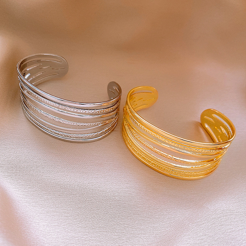 厂家现货批发不锈钢C形开口手镯欧美时尚夸张女士手环个性潮饰品 手链饰品欧美个性多层开口手镯小众时尚手环跨境夸张金手链饰品白底实物图