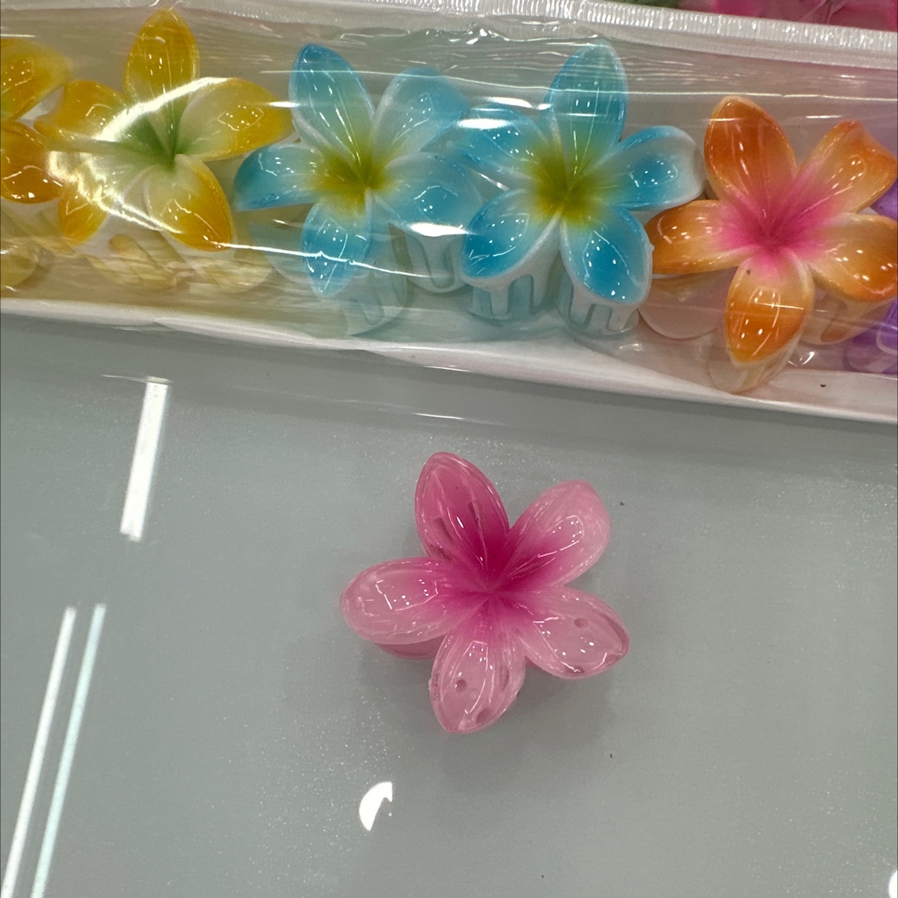 创意饰品精致发夹 发卡抓夹一体设计 简约时尚发饰 美发必备品抓夹产品图