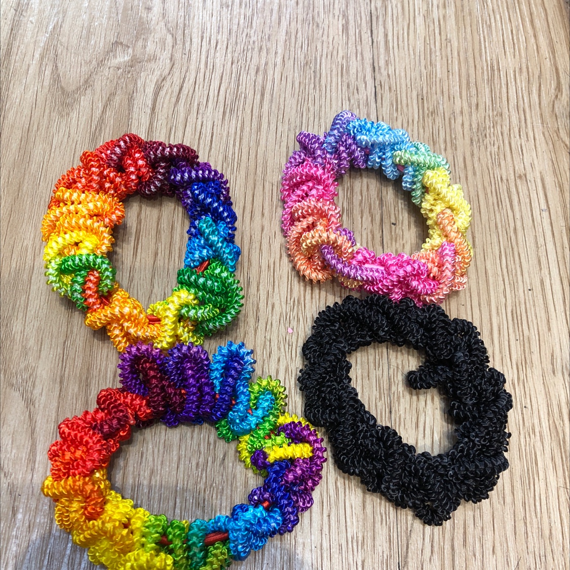 炫彩发绳2024新款 简约时尚女士发带 环保材质不伤发 轻巧便携护发利器详情图2