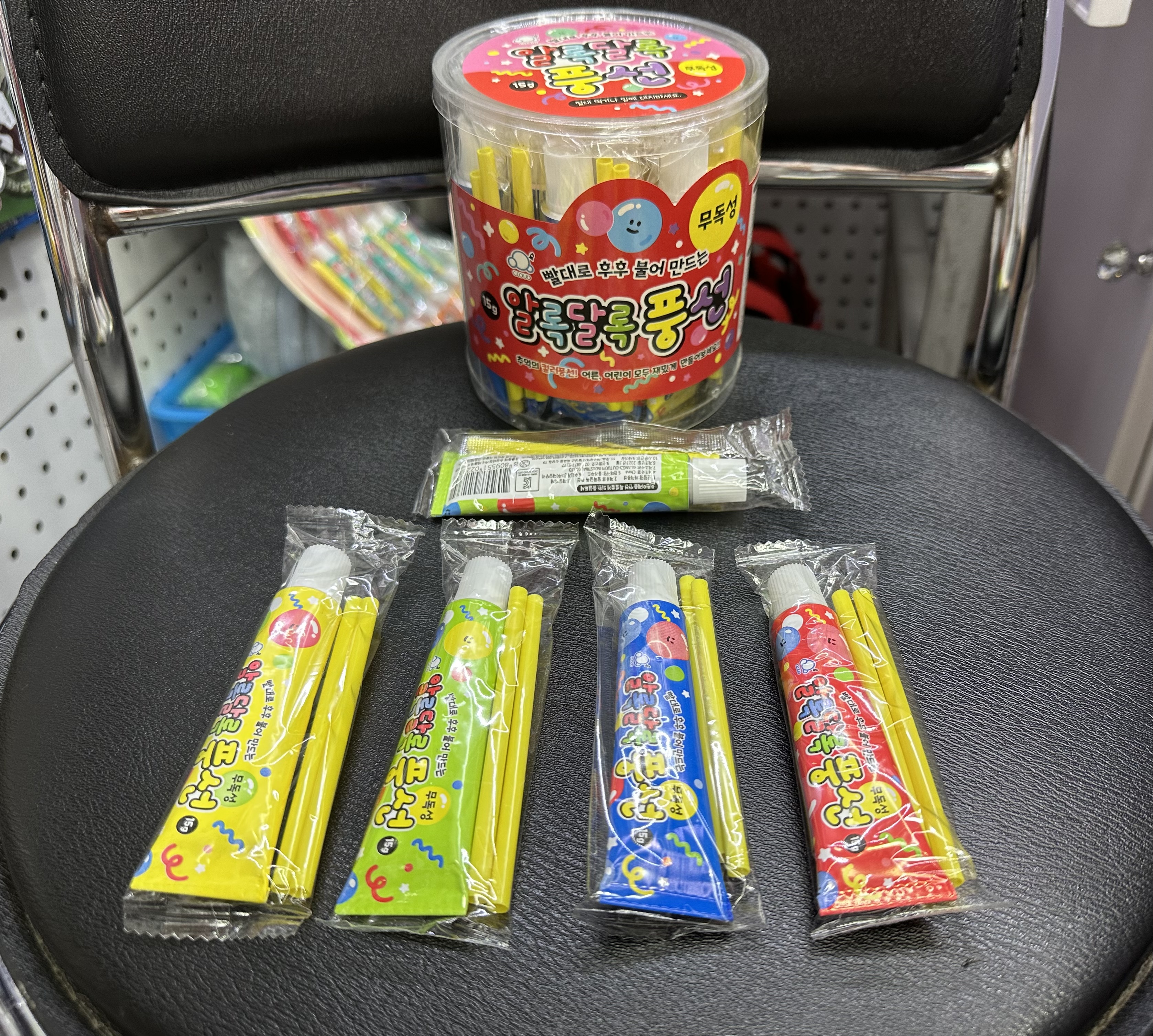 桶装儿童玩具给力泡泡胶安全无毒环保益智玩具白底实物图