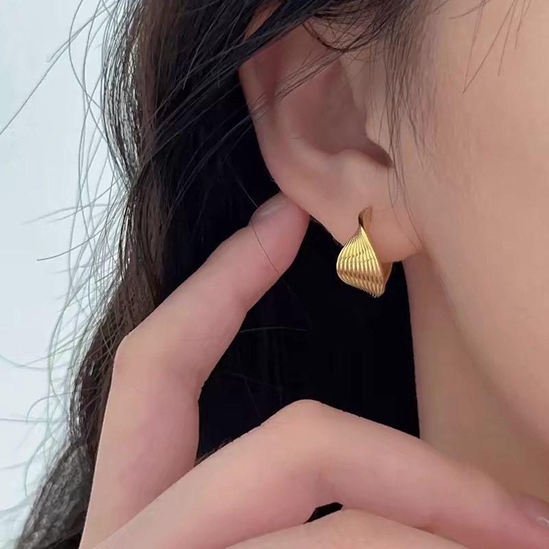 简约小方块C型时髦金属耳环高级感百搭ins气质耳圈耳饰女