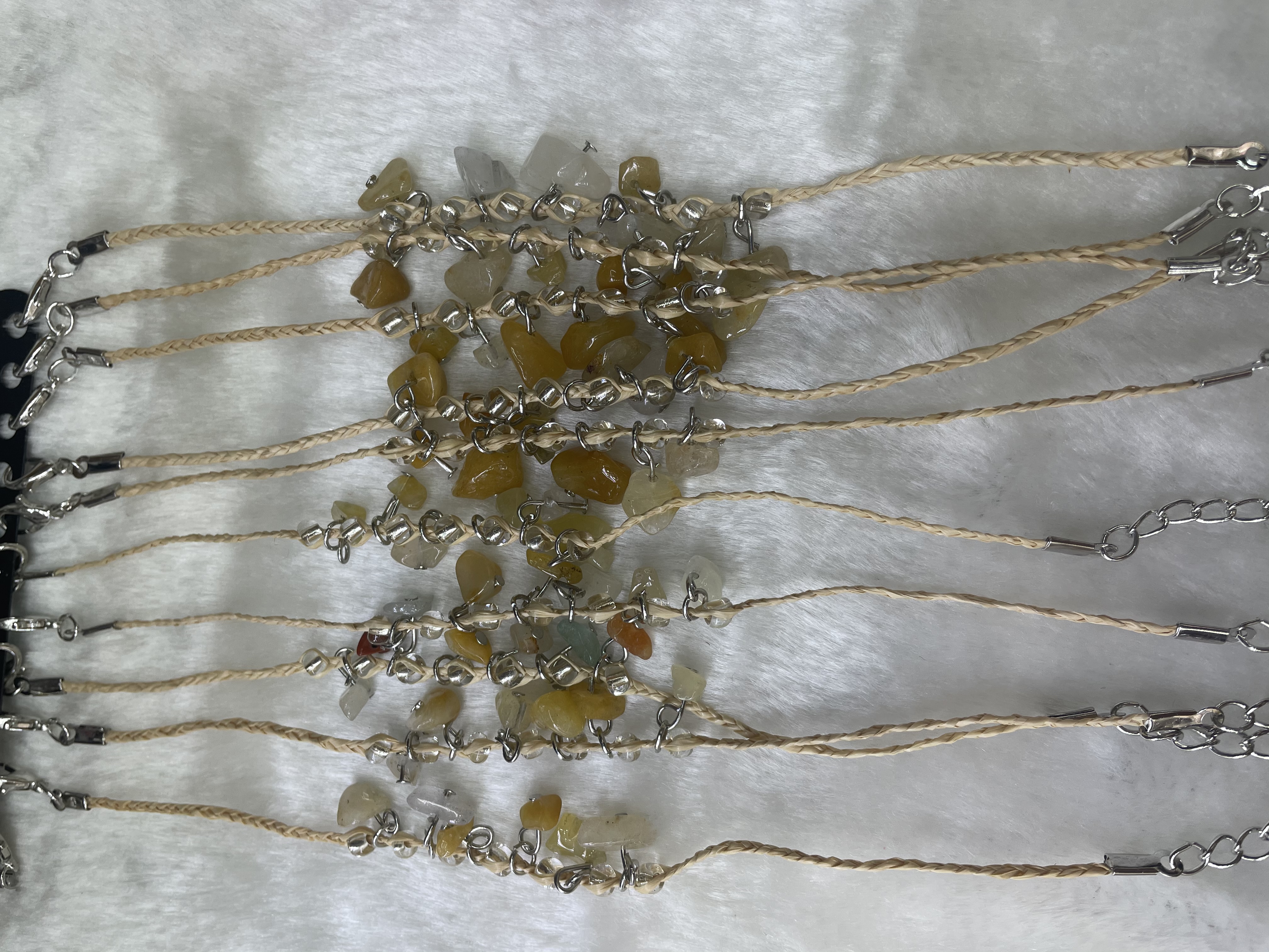 幸运草扣天然黄玉碎石加编白色小米珠十六公分手链