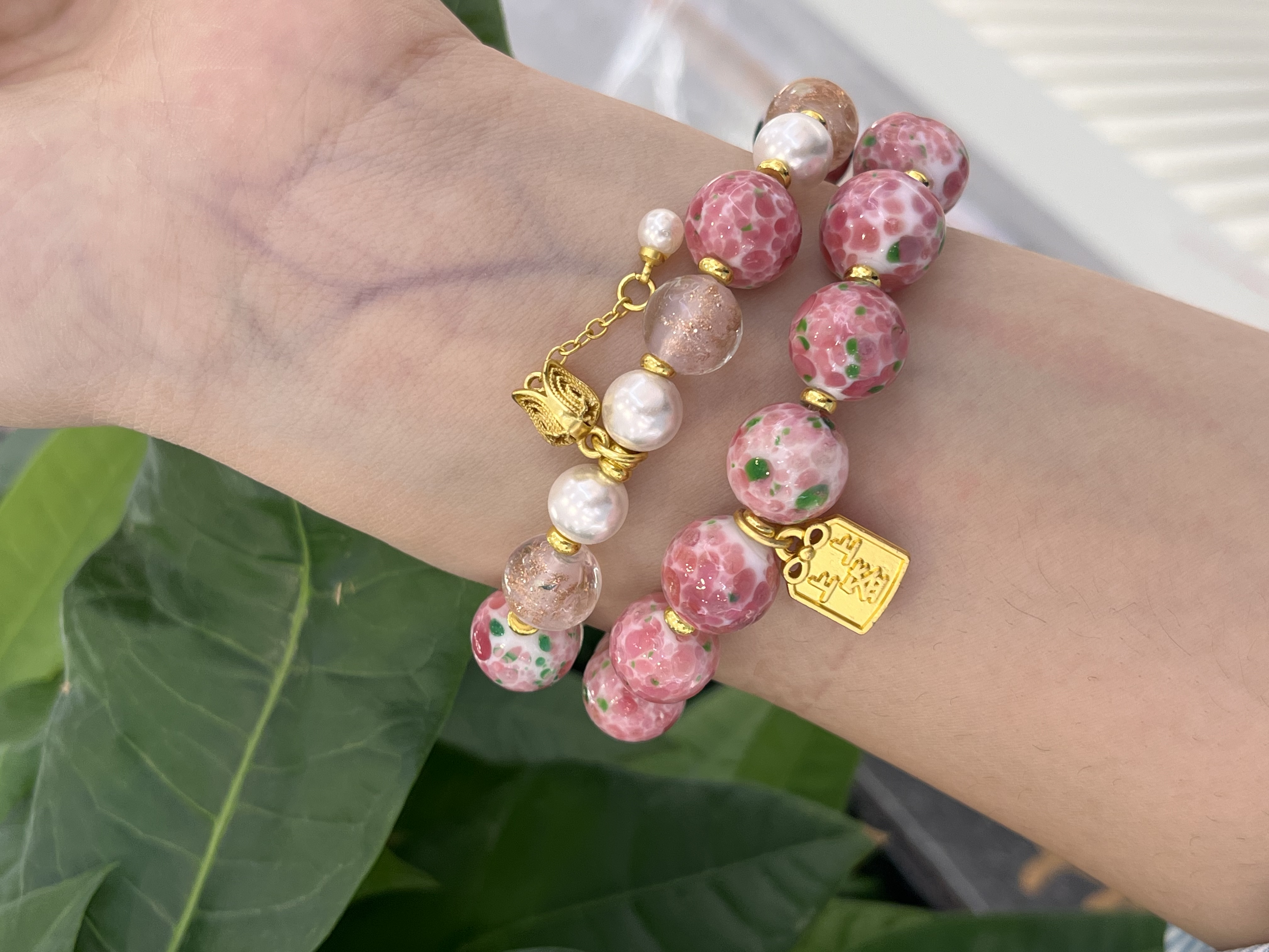 This ceramic bracelet features a simple and fashionable design with a high-end feel. It is anti-allergy, wear-resistant and corrosion-resistant detail image 3