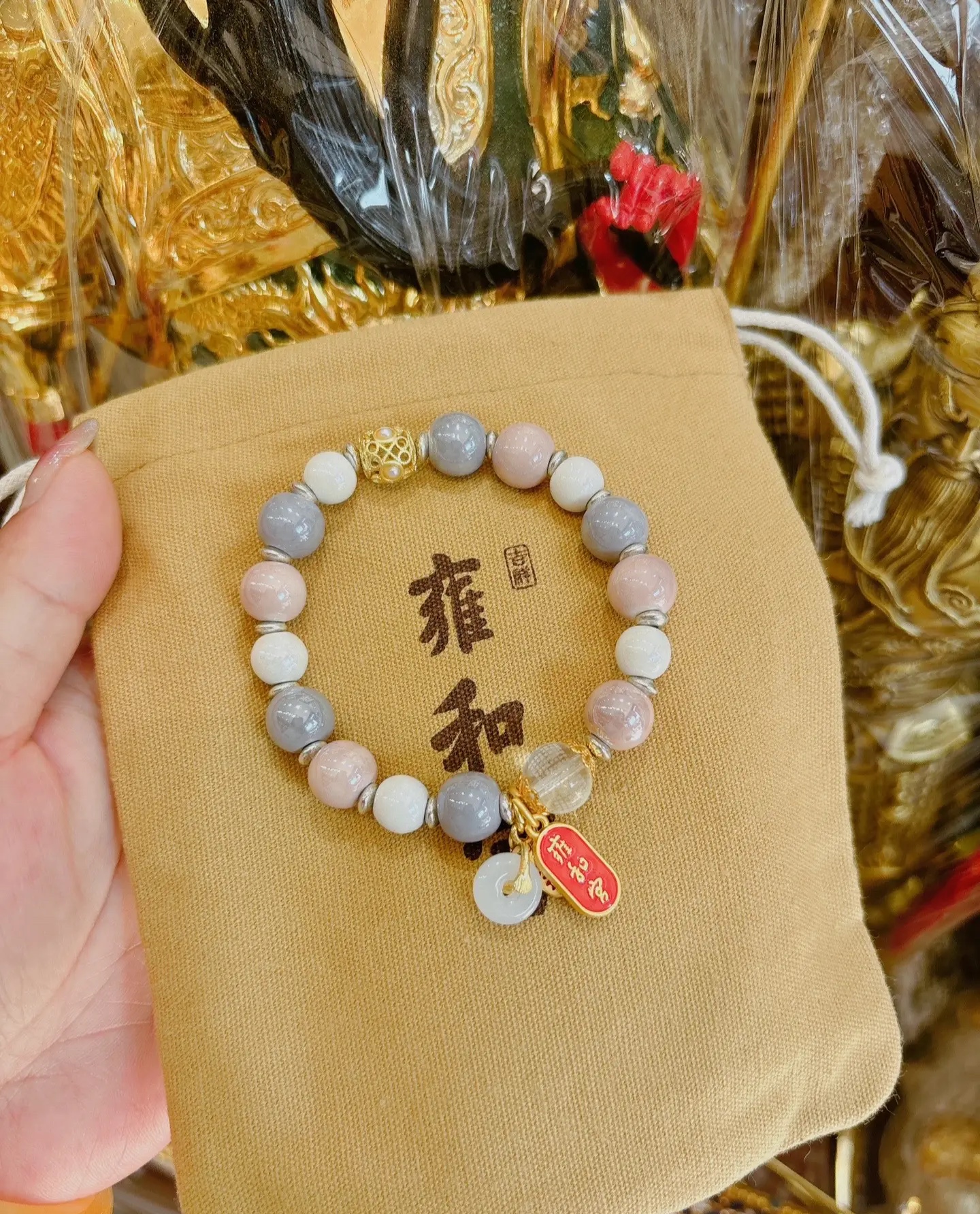 Selected ladies' bracelets, cultural and artistic bracelets, comfortable to wear, personalized and fashionable gift jewelry