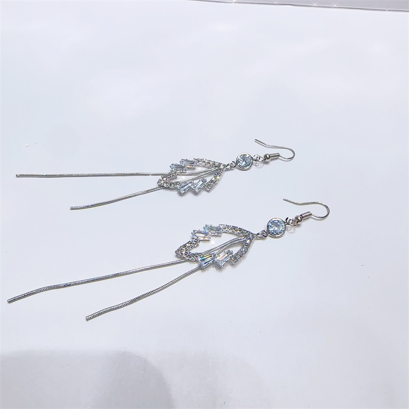 时尚高级感流苏耳环 韩国女气质新款潮网红耳坠长款 超闪镶钻流苏耳环跨境饰品 网红轻奢满钻长款锆石耳环批发产品图