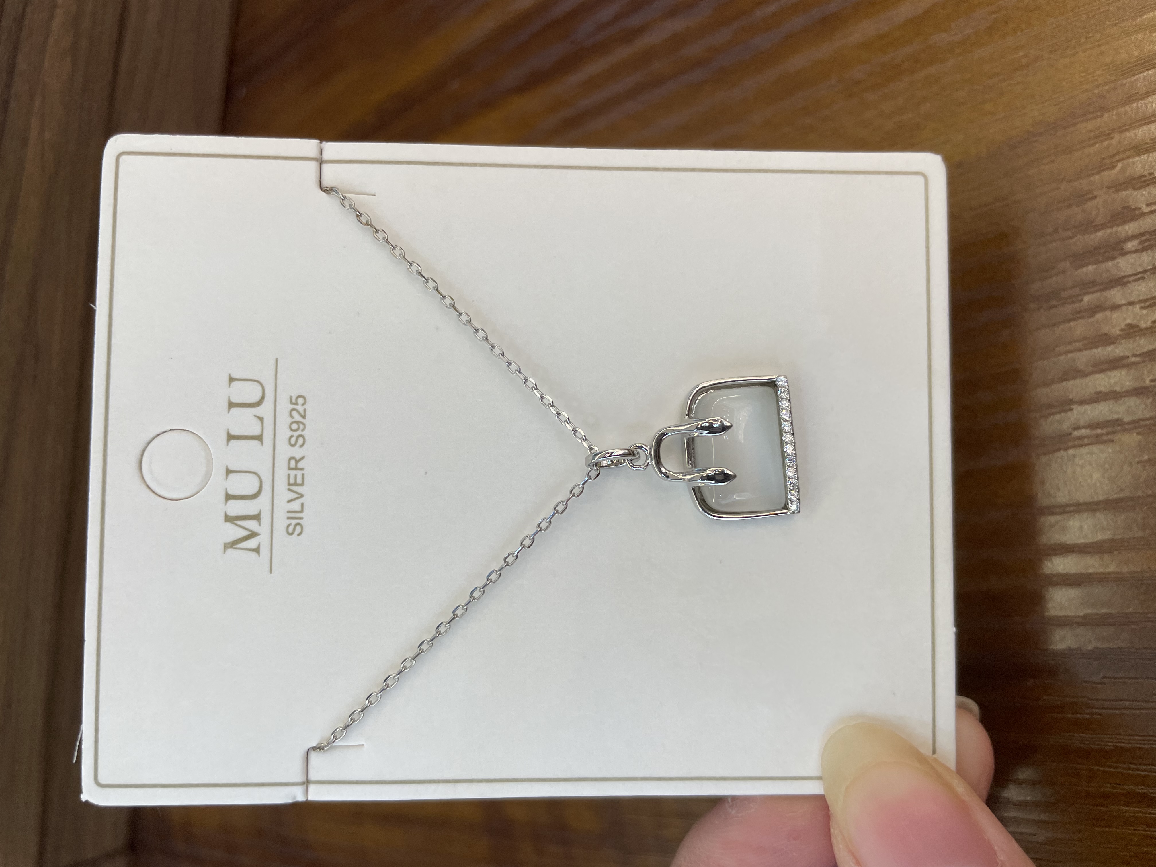 珍珠项链 纯银饰品 精致珍珠吊坠 高档女士饰品 优雅银饰项链 时尚潮流首饰项链