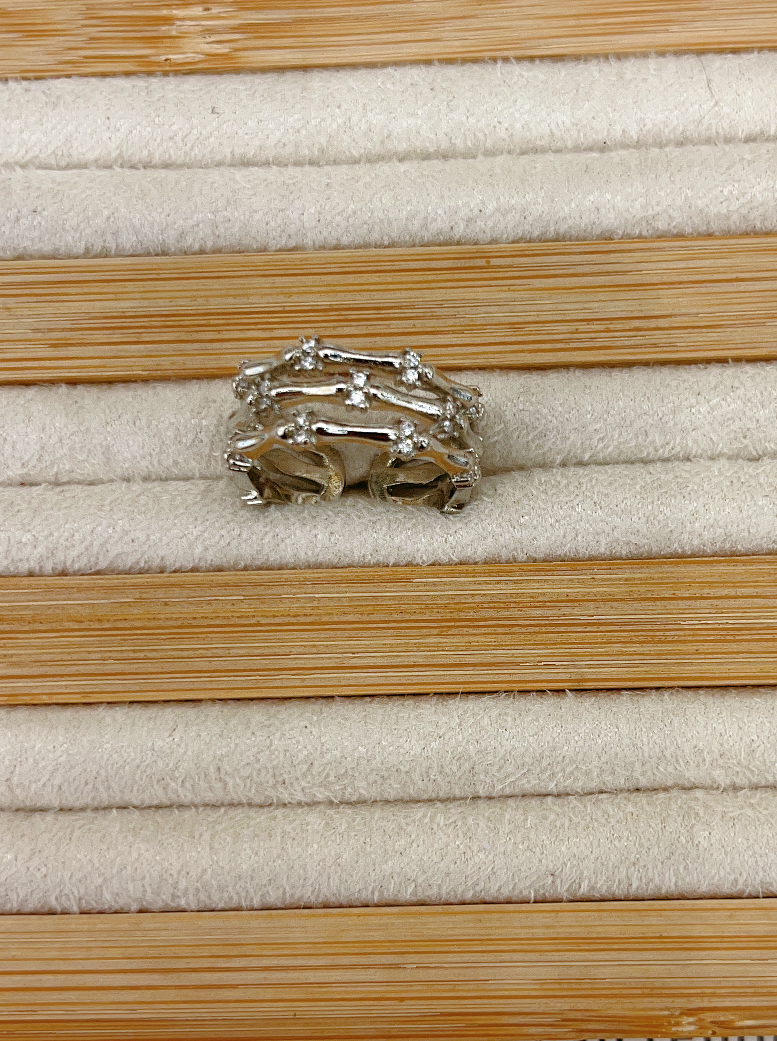 欧美风个性小众设计竹节造型镶嵌锆石三层镂空开口微调戒指女产品图