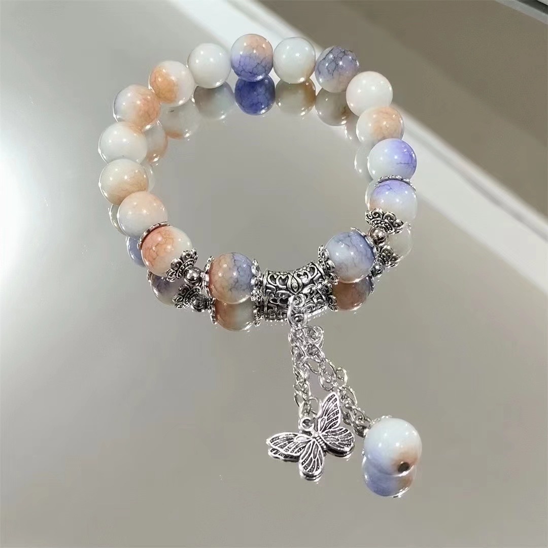  陶玻璃手链手链 水晶。 仿玉石头。款式多样，颜色多样，可以来样定做，大人。小孩。 都可佩戴。 多种材质