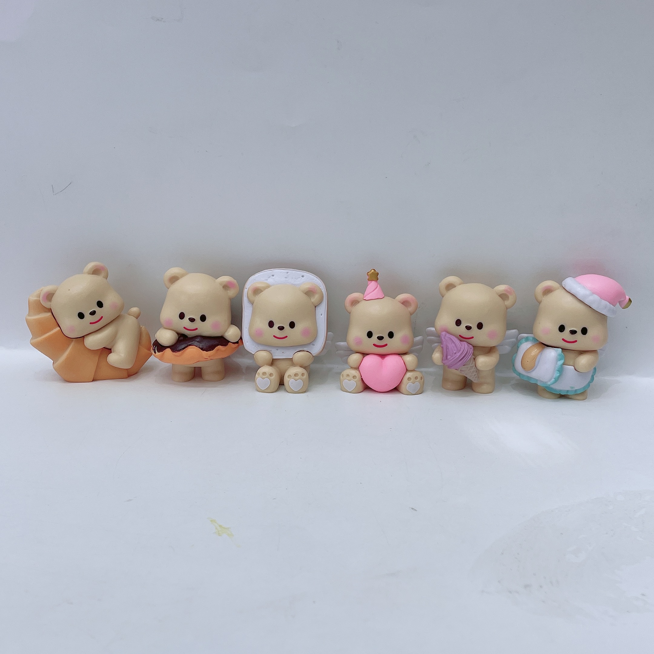 跨境网红可爱奶呼呼黄油小熊盲盒甜品烘焙烹饪美食小黄熊扭蛋摆件