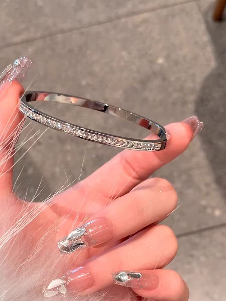 满天星手镯女款高级感钛钢手镯手饰品银镯子手链手串手环满钻手镯手镯产品图