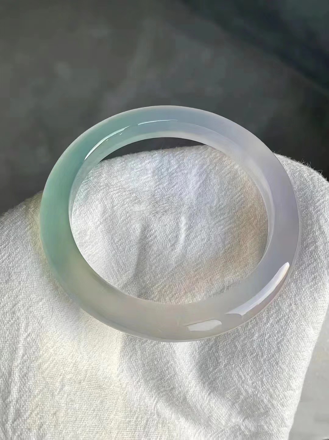 The chalcedony bracelet is exquisite, durable, wear-resistant and does not fade. Made of high-quality chalcedony, it exudes a sense of luxury Specification image