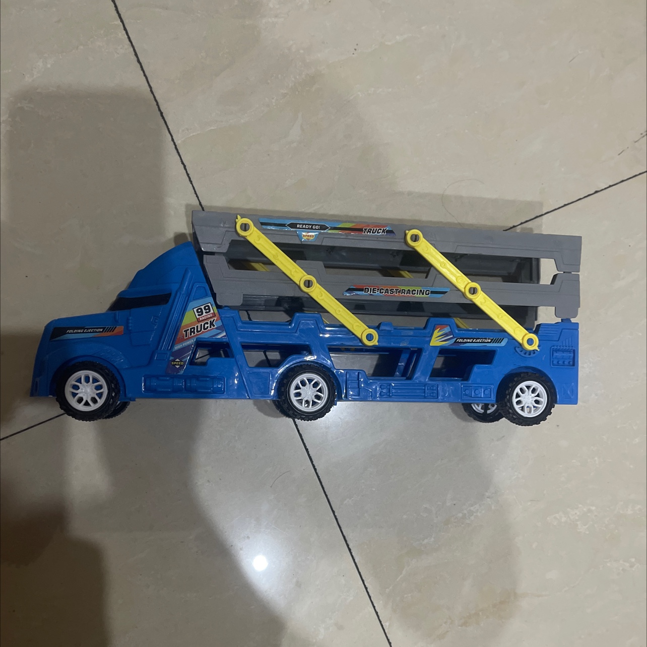 Plastic toy cars, children's toys, children's toys Application Scenario