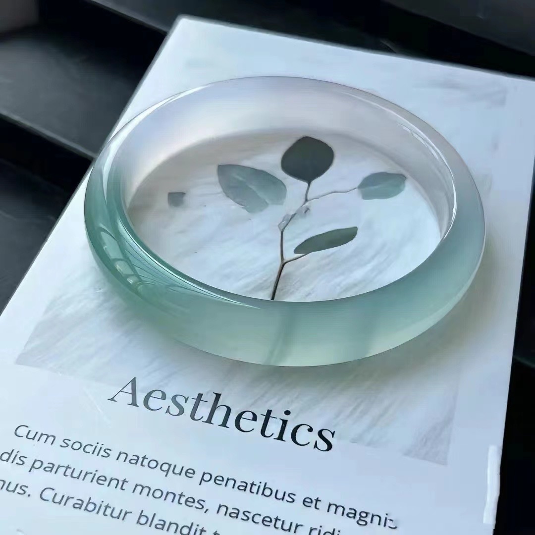 The chalcedony bracelet is exquisite, durable, wear-resistant and does not fade. Made of high-quality chalcedony, it exudes a sense of luxury detail image 3