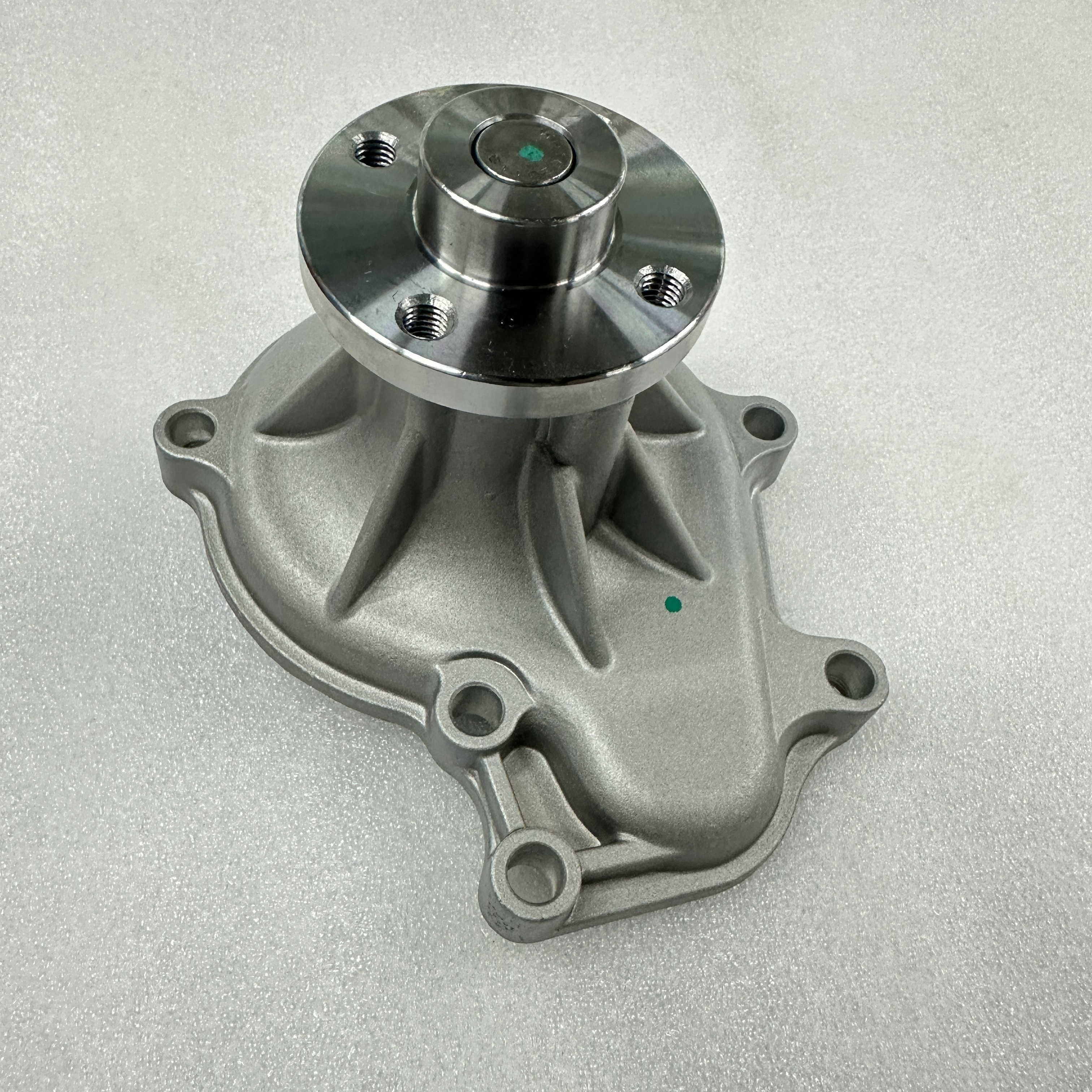 小型工程机械配件适用于KUBOTA久保田V3300发动机冷却水泵 1C010-73030