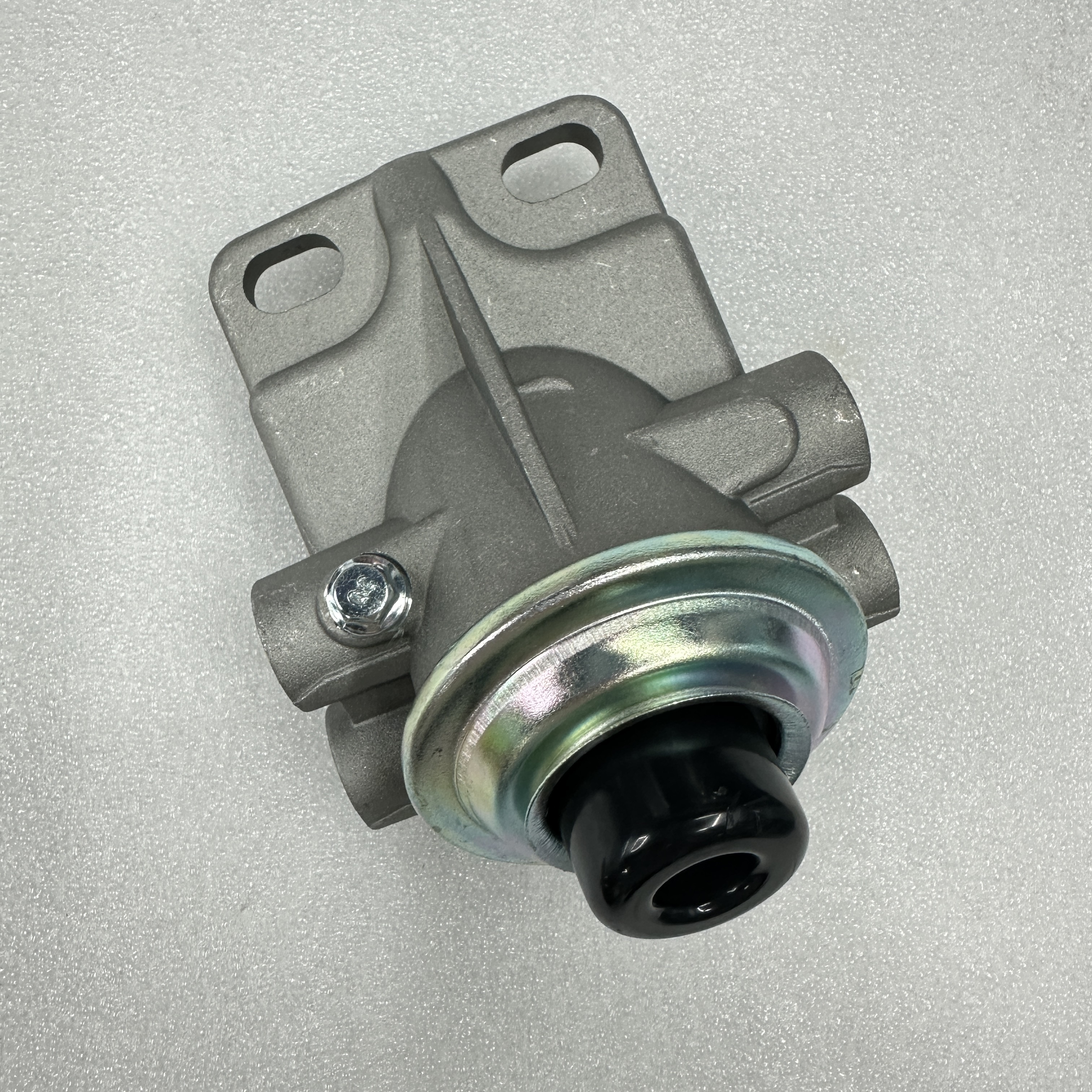 The automotive parts are suitable for the IVECO engine diesel filter base 5871020 The automotive parts are suitable for the IVECO engine diesel filter base 5871020