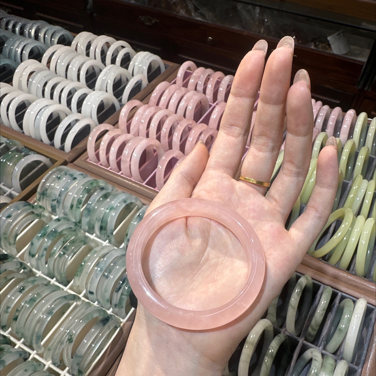 翡翠蜜蜡吊坠手串配珠 手镯女款不规则设计 名媛风格 手串珠宝首饰手串配珠手串手串配珠手串配珠翡翠手串产品图