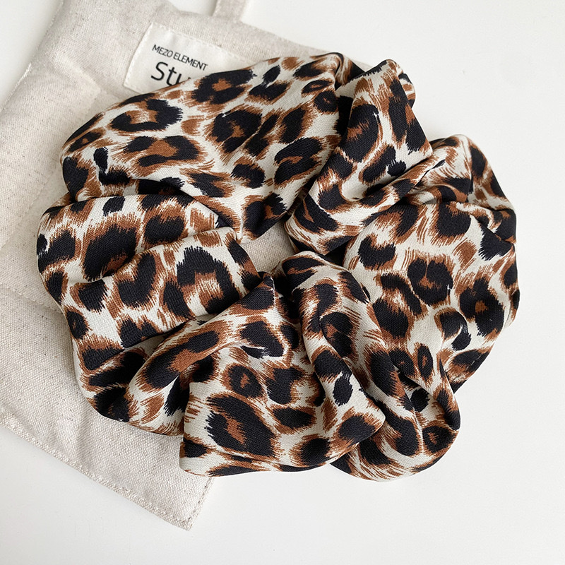 Hong Kong style leopard print large intestine hair band, high-end retro French large intestine hair band, niche elegant large hair tie, hair tie for women details Picture