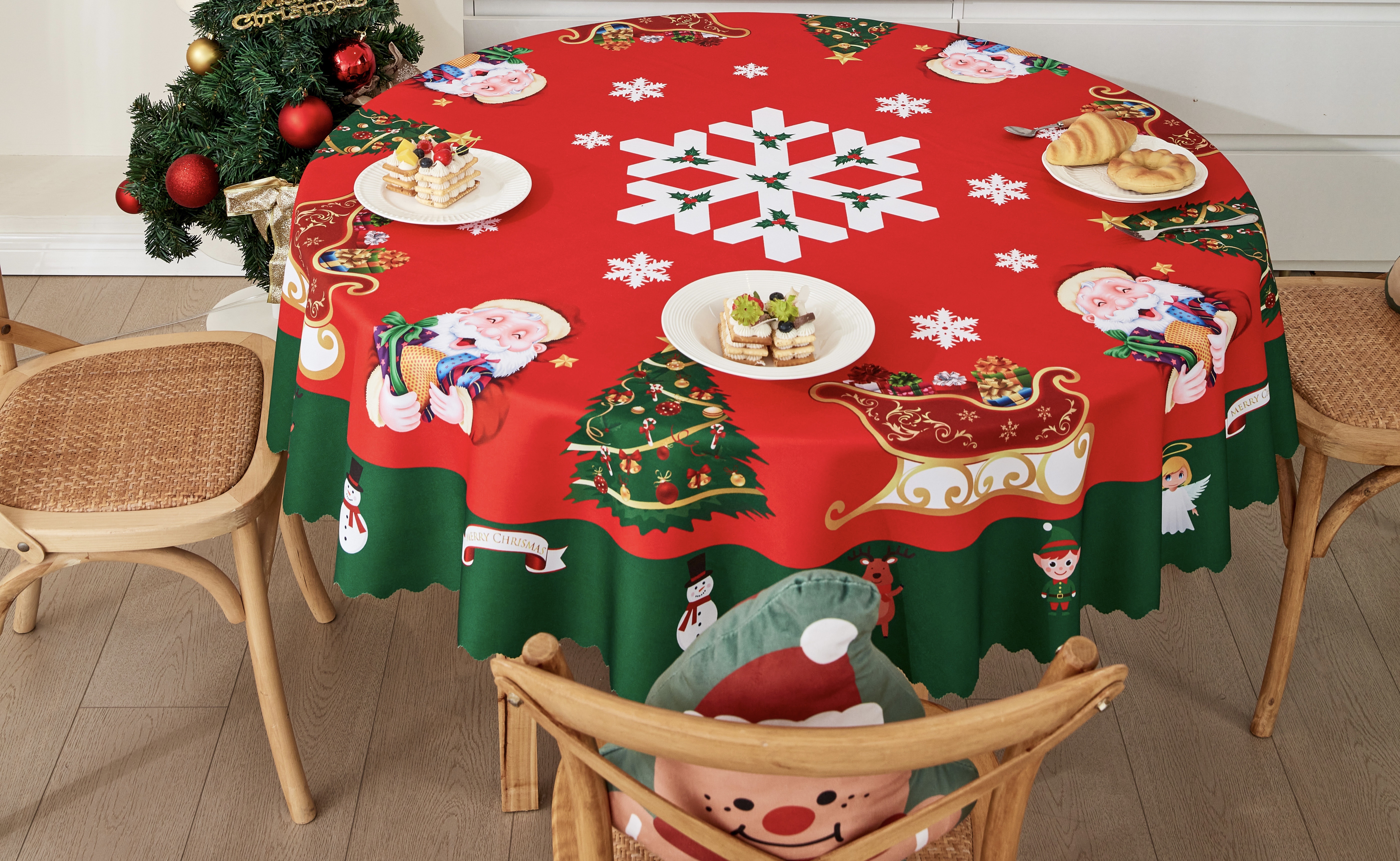 Round tablecloth