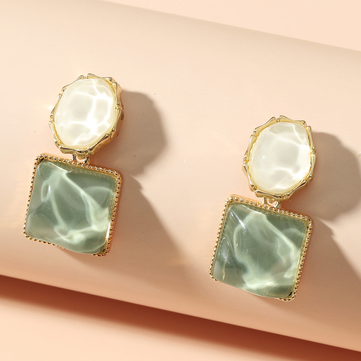 European and American cross-border earrings, Korean-style light luxury high-end earrings, versatile and elegant square resin water ripple French earrings
